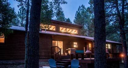 Newly Renovated, Near Country Club and Ski Resort, fiber internet & Hot tub*