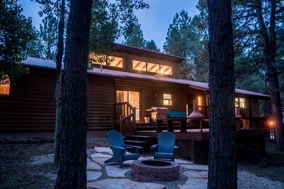 Newly Renovated, Near Country Club and Ski Resort, fiber internet & Hot tub*