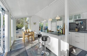 Réfrigérateur, lave-vaisselle, cafetière/bouilloire