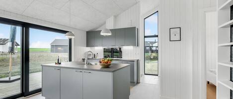 Réfrigérateur, four, plaque de cuisson, lave-vaisselle