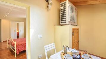 2 habitaciones, cuna de viaje y wifi gratis