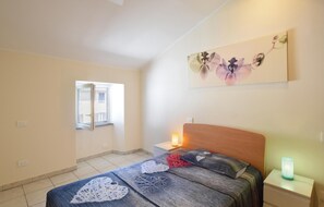 2 bedrooms, travel cot, free WiFi