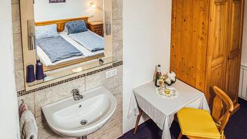 5 Schlafzimmer, Reisekinderbett, kostenloses WLAN, Bettwäsche