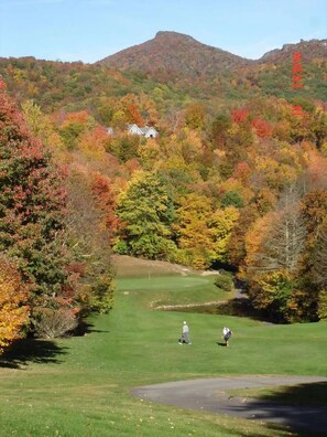 Golf - Walk to Ski/Tennis Mountain Condo with Golf Course View (Sugar Mountain)