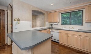 Fridge, microwave, oven, stovetop - Walk to Ski/Tennis Mountain Condo with Golf Course View (Sugar Mountain)