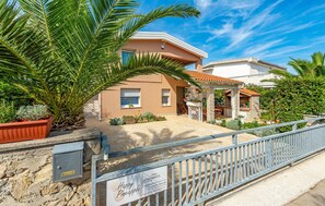 المنطقة المحيطة بالمنشأة