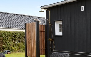 Property grounds - Beach front home in Sjølund (Sjølund)