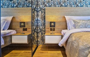 4 bedrooms, in-room safe, iron/ironing board, travel crib - Gorgeous home in Trogir (Trogir)