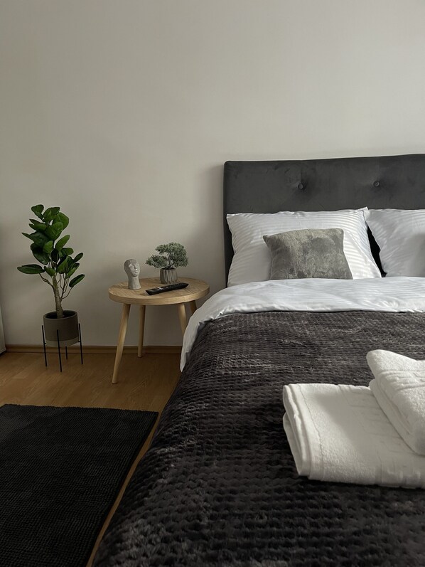 1 chambre, fer et planche à repasser, Wi-Fi gratuit, draps fournis