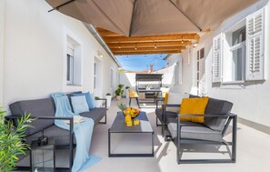 Outdoor dining - 3 bedroom amazing home in Pula (Pula)