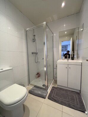 Shower, hair dryer, towels, toilet paper