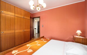 2 bedrooms, bed sheets