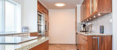 Réfrigérateur, four, plaque de cuisson, lave-vaisselle