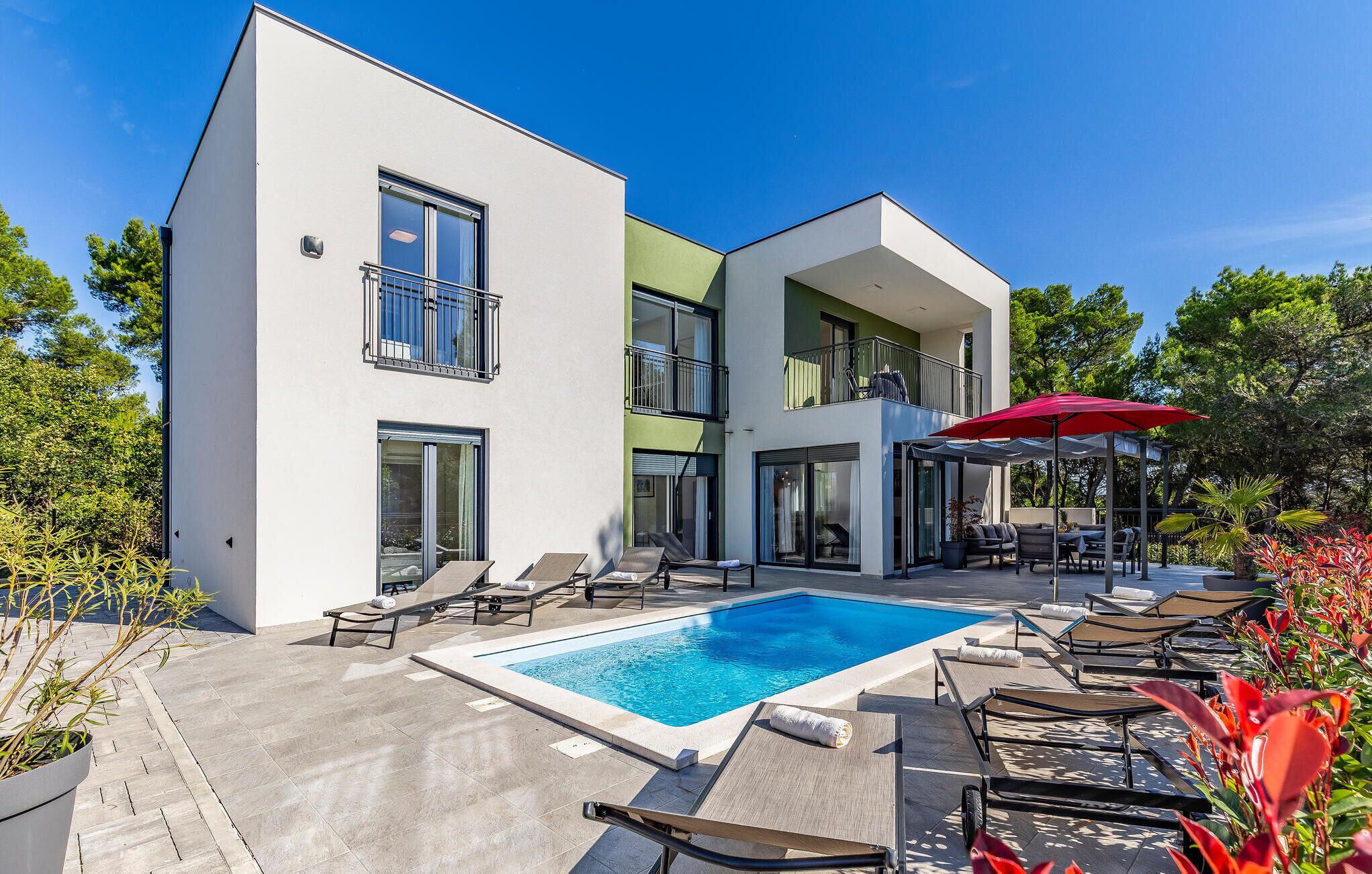 Outdoor pool, sun loungers