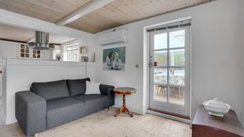 Una Smart TV, una chimenea