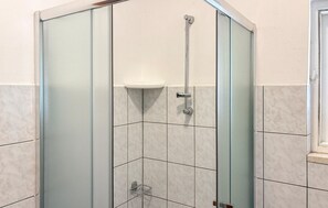 Shower, hair dryer - 1 bedroom awesome apartment in Zaton mali (Zaton mali)
