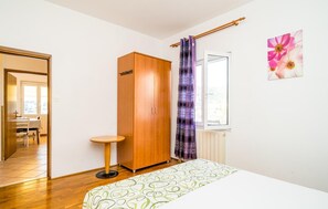 1 bedroom, travel cot, free WiFi, bed sheets - 1 bedroom awesome apartment in Zaton mali (Zaton mali)