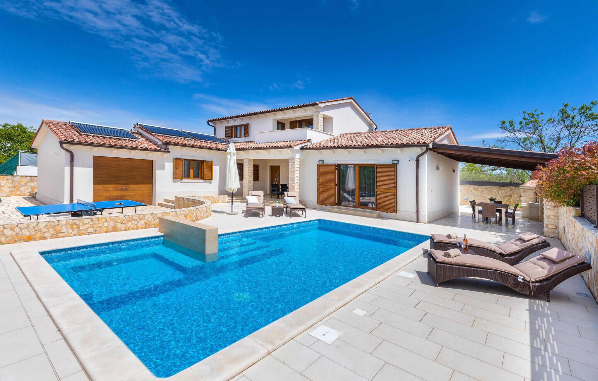 Outdoor pool, sun loungers