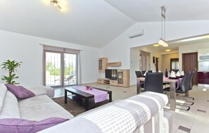 Smart-TV, Tischtennisplatte