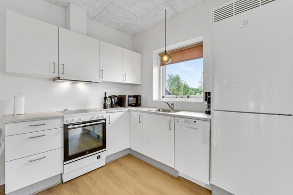 Een koelkast, een kookplaat, een vaatwasser