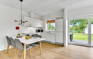 Frigorífic, microones, placa de cuina i rentaplats 