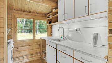 Refrigerador, parrilla de estufa y cafetera y tetera