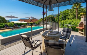 Outdoor dining - Beautiful apartment in Lovran (Lovran)