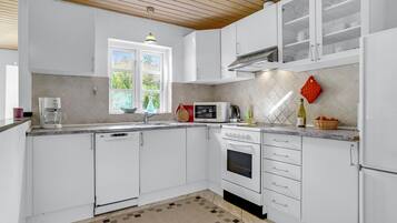 Køleskab, ovn, kogeplade, opvaskemaskine