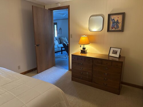 Wandering Goat*HOT TUB*Secluded privacy near town