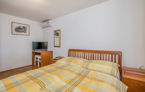 1 quarto, Wi-Fi de cortesia, roupa de cama