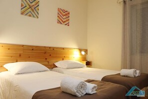 3 chambres, fer et planche à repasser, lit parapluie, Wi-Fi gratuit