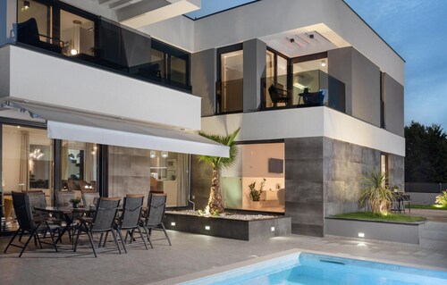 Awesome home in Zaton
