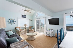 Smart TV - OCEANFRONT and sweeping views of the Atlantic. Steps to the beach. (North Topsail Beach)