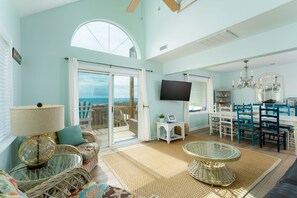 Smart TV - OCEANFRONT and sweeping views of the Atlantic. Steps to the beach. (North Topsail Beach)