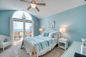 4 bedrooms, iron/ironing board, WiFi, bed sheets - OCEANFRONT and sweeping views of the Atlantic. Steps to the beach. (North Topsail Beach)