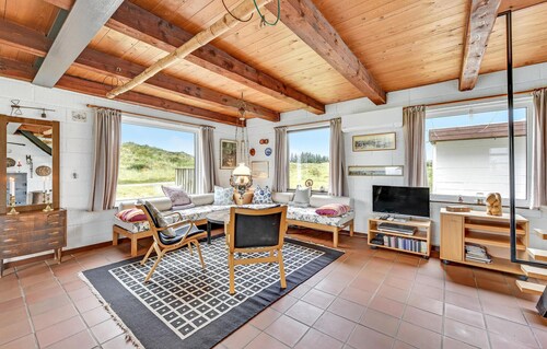 2 bedroom lovely home in Hvide Sande