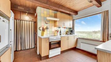 KylskÄp, spishÀll, diskmaskin och kaffe- och tebryggare