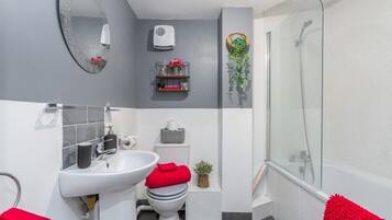 Combined shower/bathtub