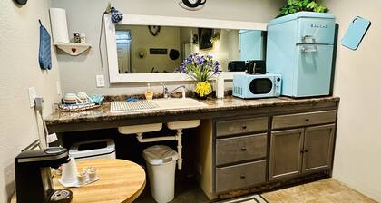 Deluxe Single Queen Suite Futon & Kitchenette