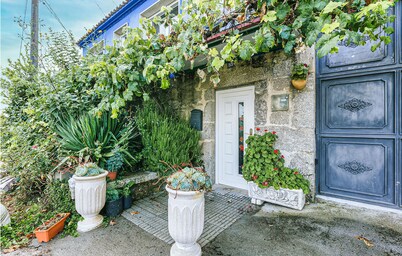 Beautiful home in Diomondi with WiFi