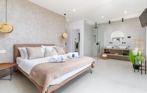 3 عدّة غرف نوم وخزنة داخل الغرفة وسرير سفر وواي فاي مجانًا