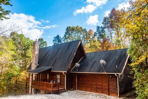 Exterior - ❤️ of Hocking Hills 🌲 Hot Tub, Wifi, Close to Trails + Caves, 11 Secluded Acres (South Bloomingville)
