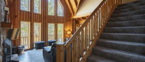 Smart-tv, eldstad, tv-spel och dvd-spelare