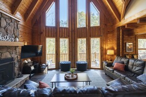 Smart TV, chimenea, videojuegos y reproductor de DVD 