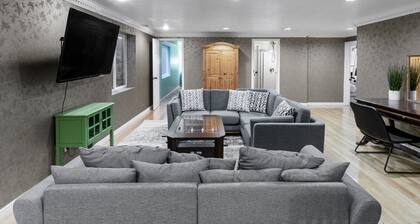 Private Quiet Basement Apartment+Gym