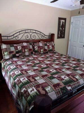 2 bedrooms, desk, iron/ironing board, free WiFi