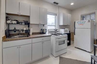 Cozy 2 Bedroom 1 Bath. Centrally located with shared porch