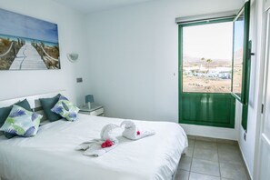 Desk, iron/ironing board, travel cot, free WiFi - Suite Cozy Relax 400m from the beach (Puerto del Carmen)