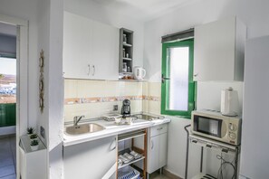 Fridge, microwave, coffee/tea maker, electric kettle