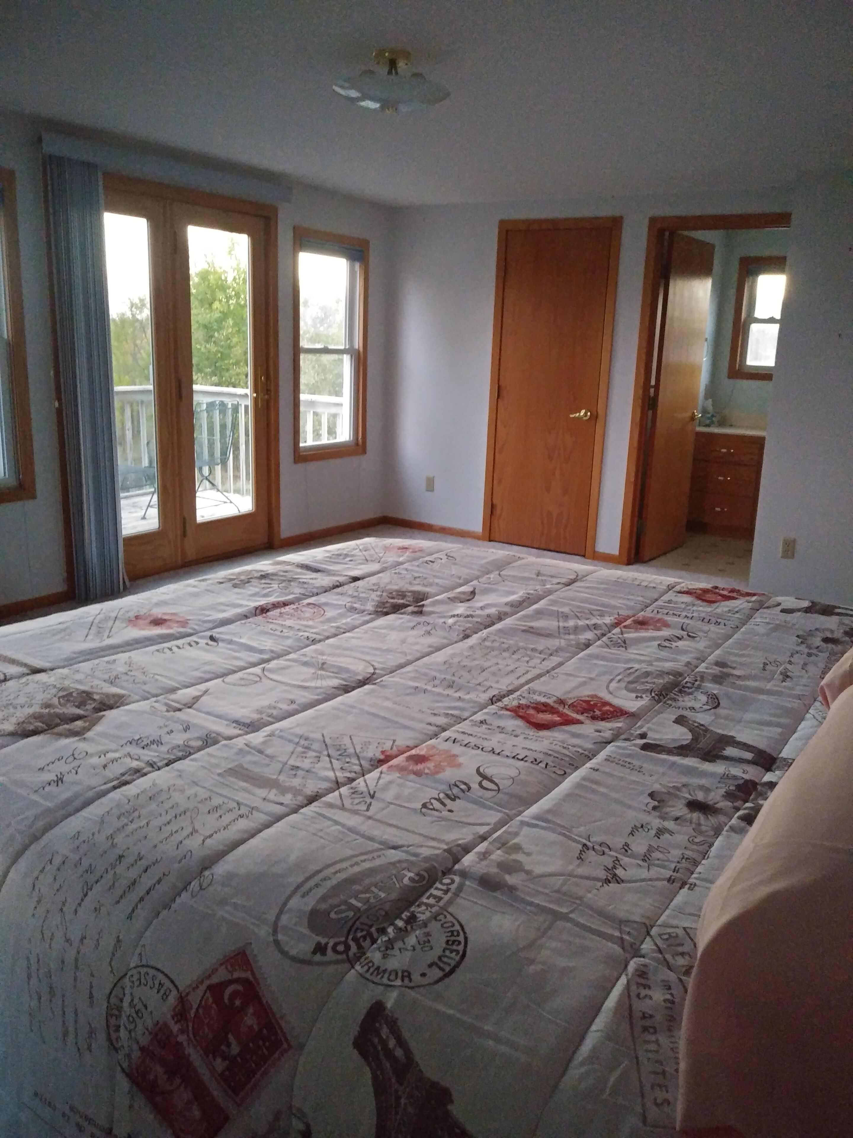 3 bedrooms, iron/ironing board, WiFi, bed sheets